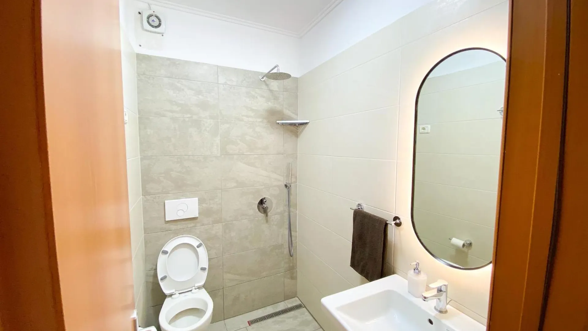 Modern Apartment At New Bazaar, Central Tirana 0*,
